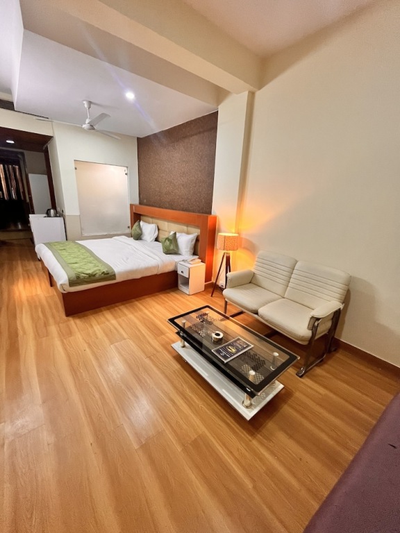 Гуруграм: Oyster Pearl Near Medanta Hospital Sec39