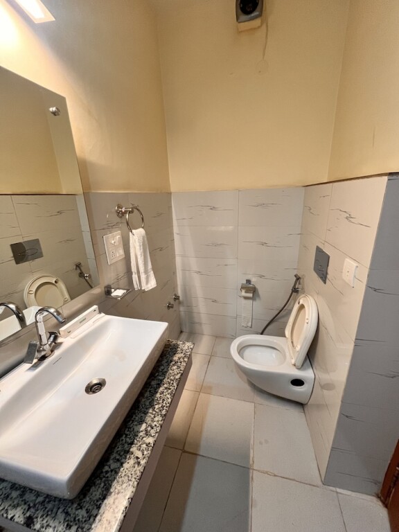Гуруграм: Oyster Pearl Near Medanta Hospital Sec39