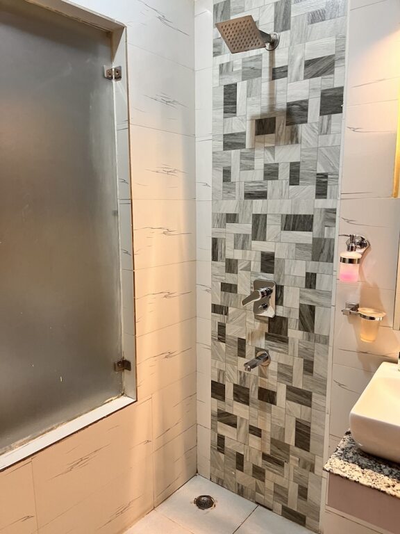 Гуруграм: Oyster Pearl Near Medanta Hospital Sec39