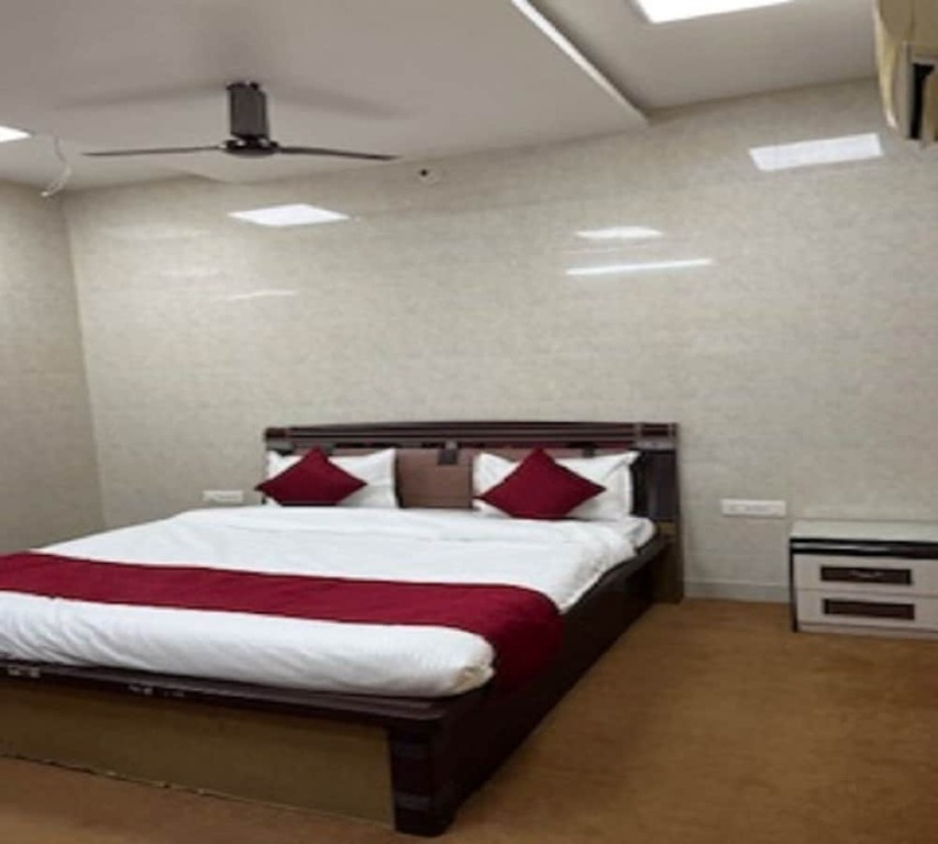 Патоли: Hotel Surya Inn