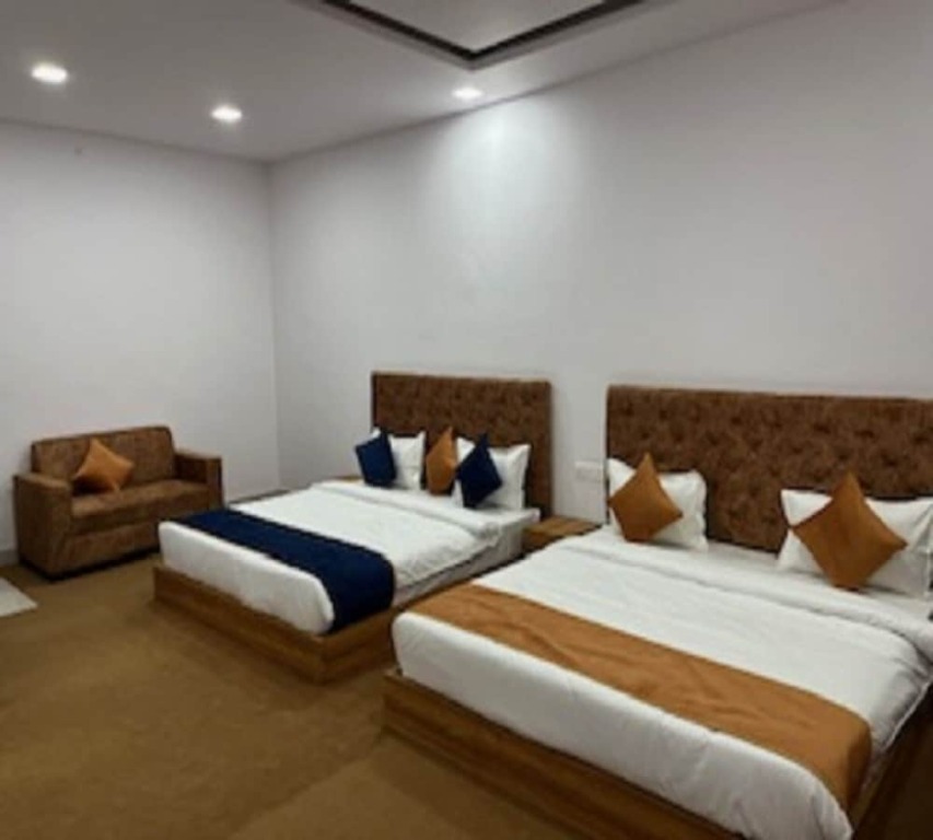 Патоли: Hotel Surya Inn