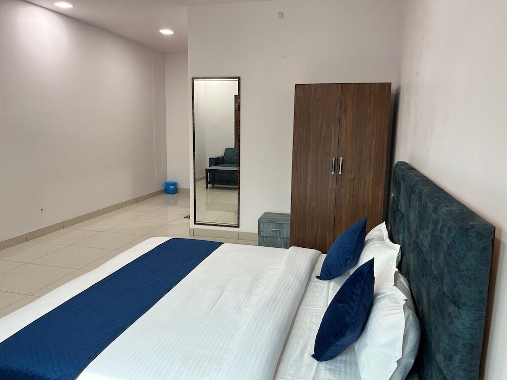Патоли: Hotel Surya Inn