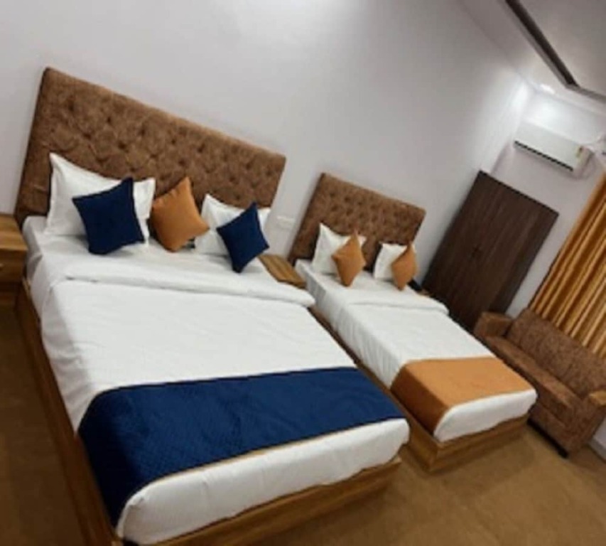 Патоли: Hotel Surya Inn