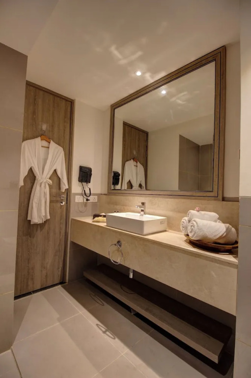 Гуруграм: Rhythm Gurugram - Hotel & Suites