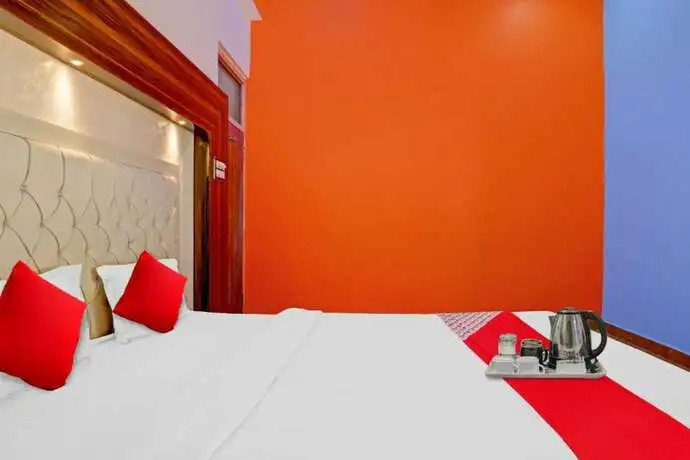 Сарнатх: Goroomgo JSB Palace Varanasi
