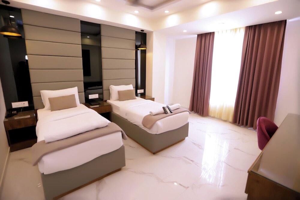 Нойда: Pk Boutique Hotel