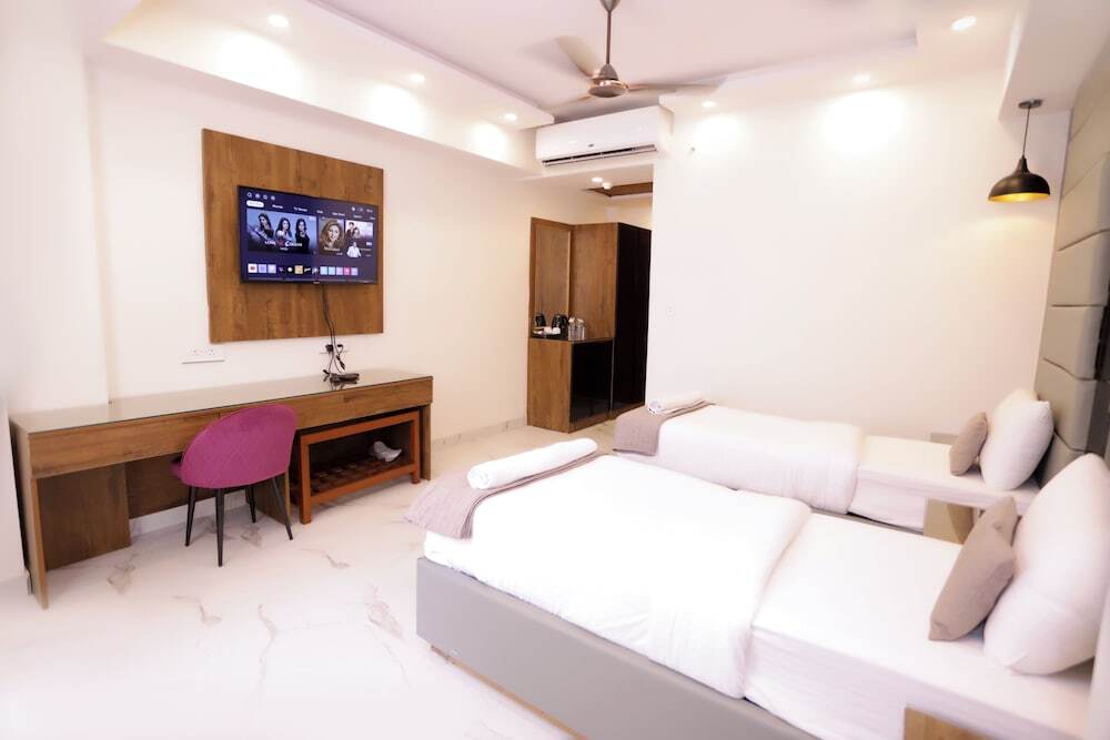 Нойда: Pk Boutique Hotel