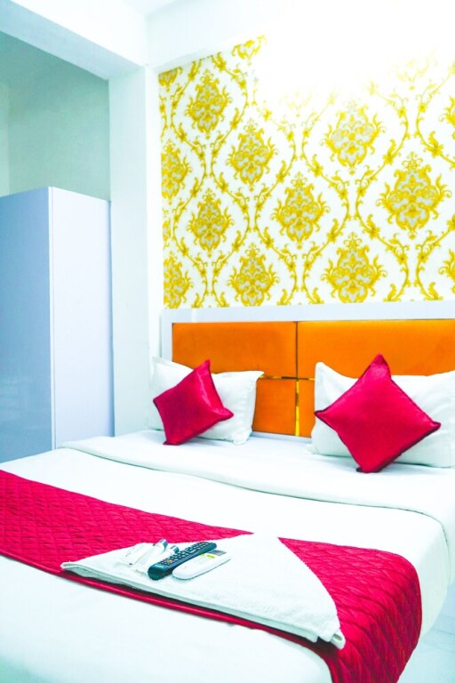 Нойда: Roomshala 143 Shubham Residency Sec 70