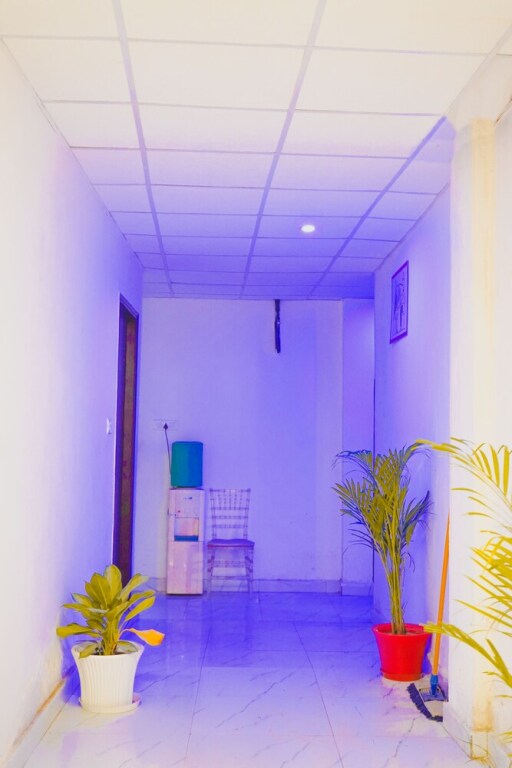 Нойда: Roomshala 143 Shubham Residency Sec 70