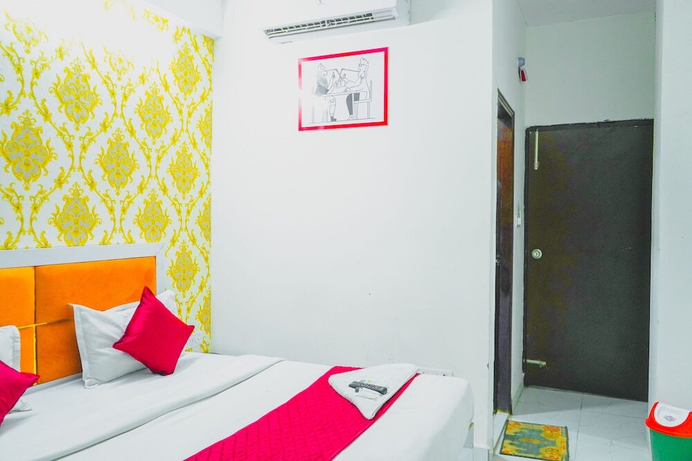 Нойда: Roomshala 143 Shubham Residency Sec 70