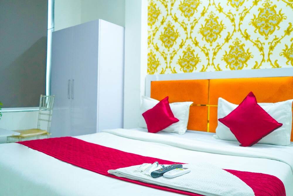 Нойда: Roomshala 143 Shubham Residency Sec 70