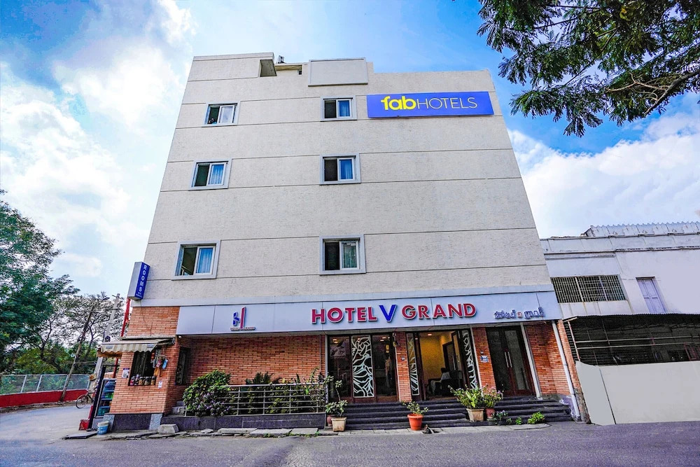 Виджаявада: Fabhotel V Grand