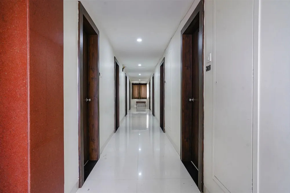 Виджаявада: Fabhotel V Grand
