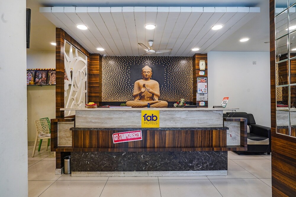 Виджаявада: Fabhotel V Grand
