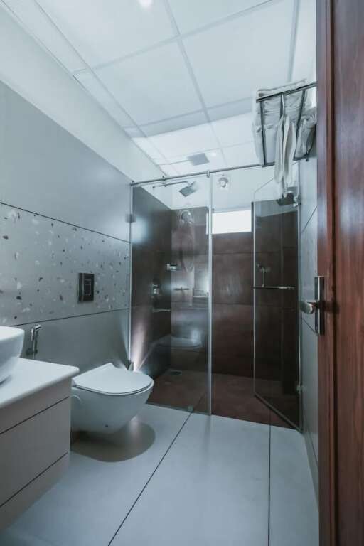 Казарагод: Fortview Suites