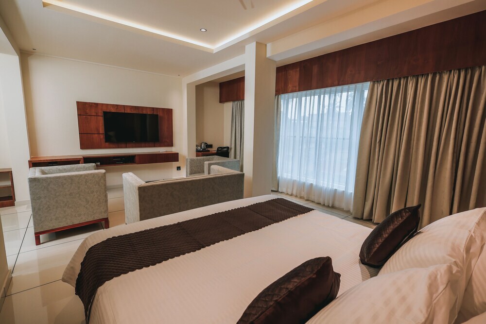 Казарагод: Fortview Suites