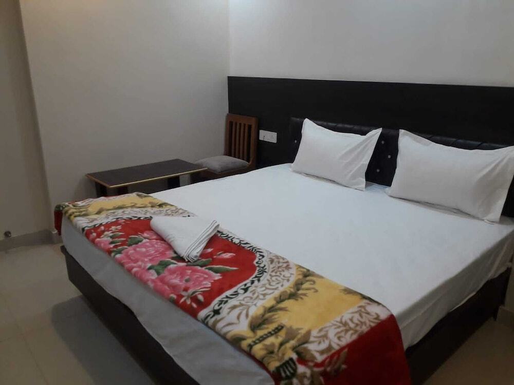Варанаси: LS Grand Guest House