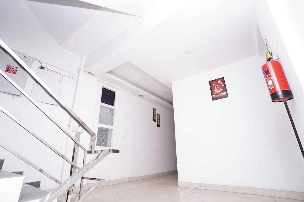 Нойда: Hotel Lyf Corporate Suites Noida Sec-56