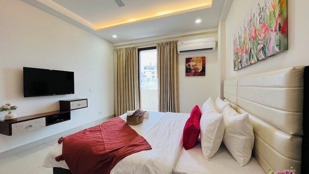 BluO 3BHK Golf Course Road Balcony Lift — фото 2