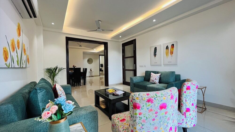 Гуруграм: BluO 3BHK Golf Course Road Balcony Lift