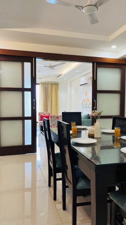 Гуруграм: BluO 3BHK Golf Course Road Balcony Lift