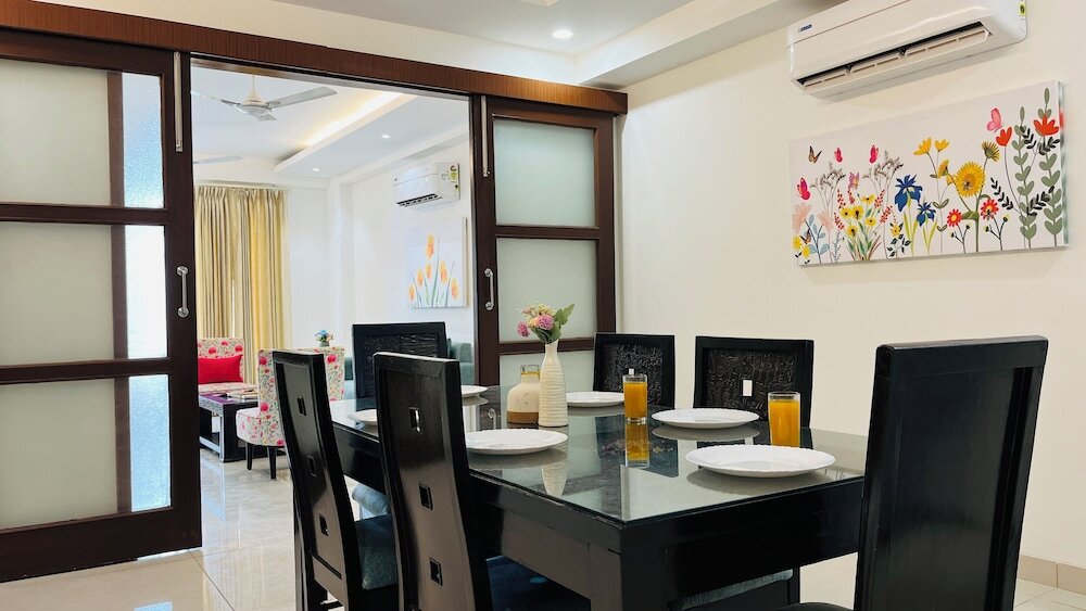 Гуруграм: BluO 3BHK Golf Course Road Balcony Lift