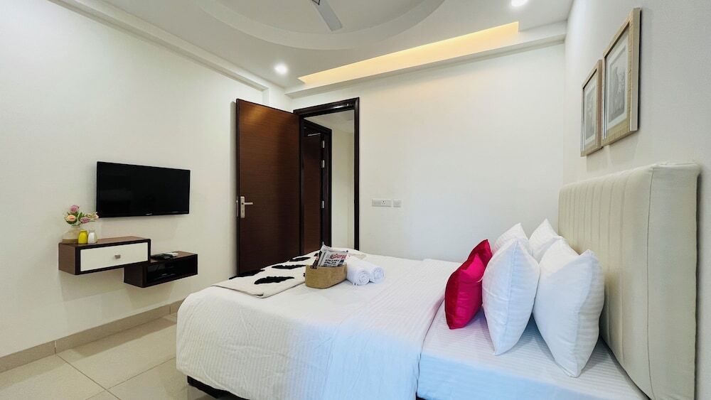 BluO 3BHK Golf Course Road Balcony Lift — фото 4