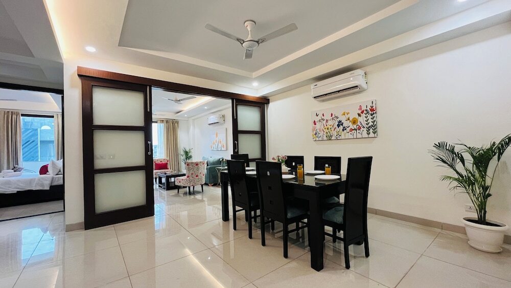 Гуруграм: BluO 3BHK Golf Course Road Balcony Lift