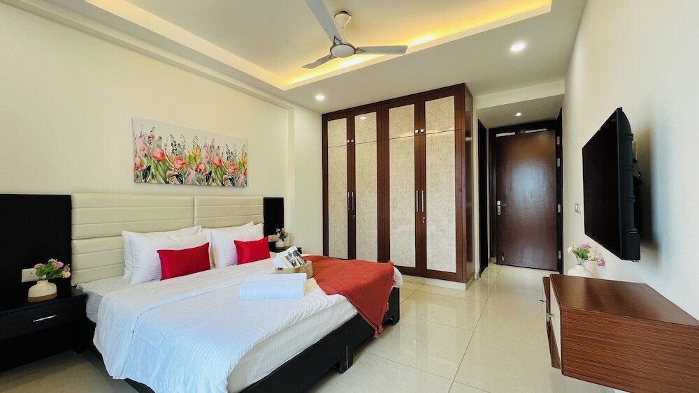 BluO 3BHK Golf Course Road Balcony Lift — фото 3
