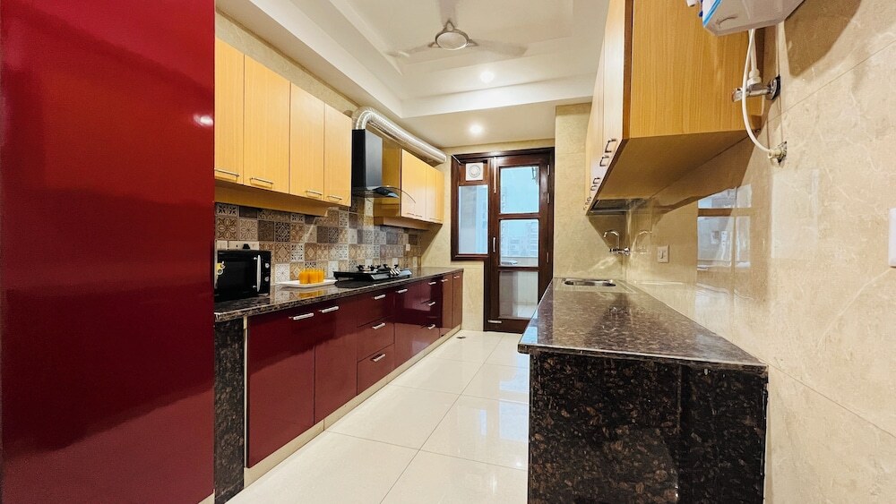 Гуруграм: BluO 3BHK Golf Course Road Balcony Lift