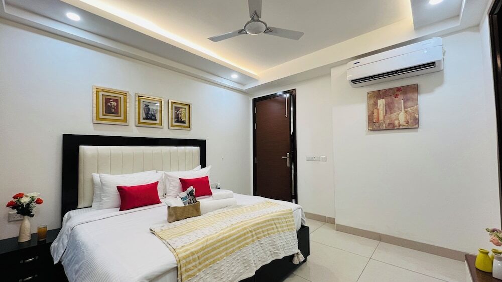 BluO 3BHK Golf Course Road Balcony Lift — фото 5