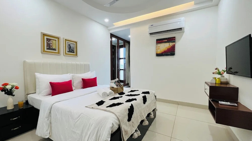 BluO 3BHK Golf Course Road Balcony Lift — фото 6