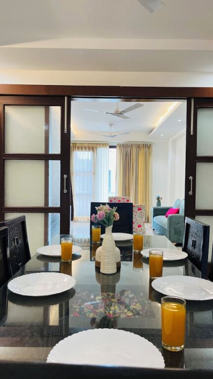 Гуруграм: BluO 3BHK Golf Course Road Balcony Lift