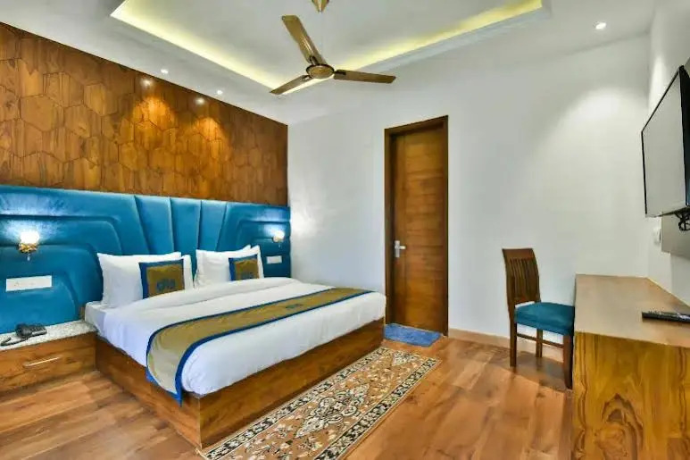 Чамба: Ark Holiday Inn By DLS Hotels