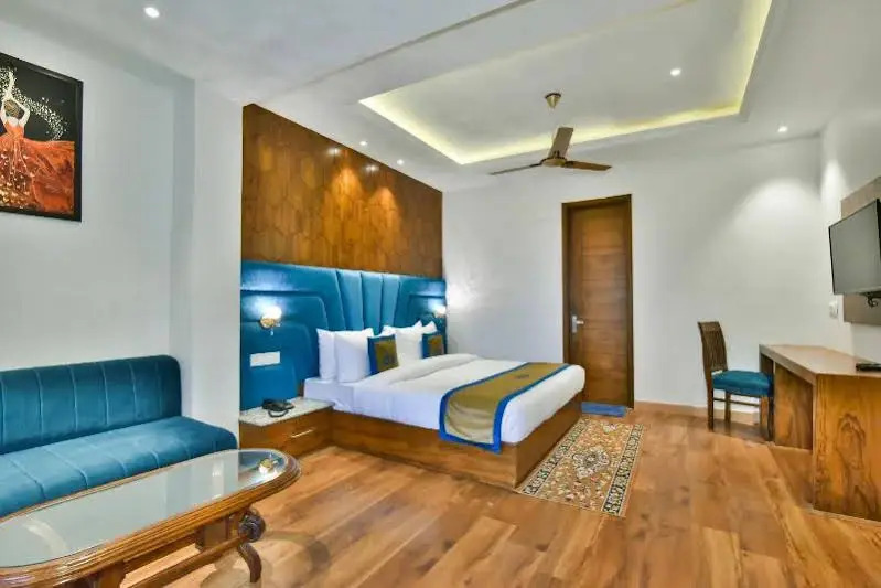 Чамба: Ark Holiday Inn By DLS Hotels