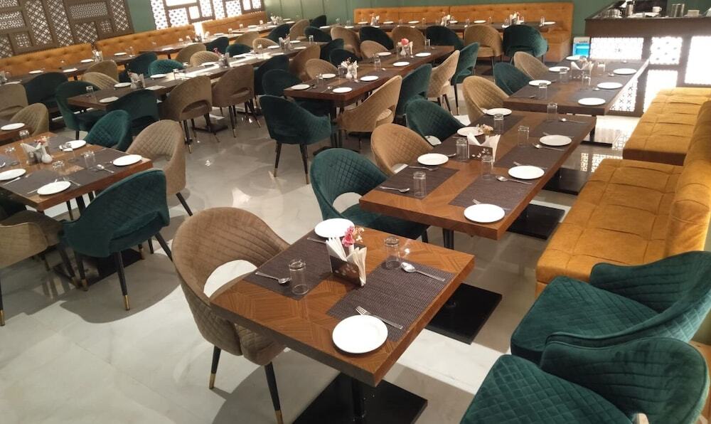 Aligarh: Hotel Gold In Leaf