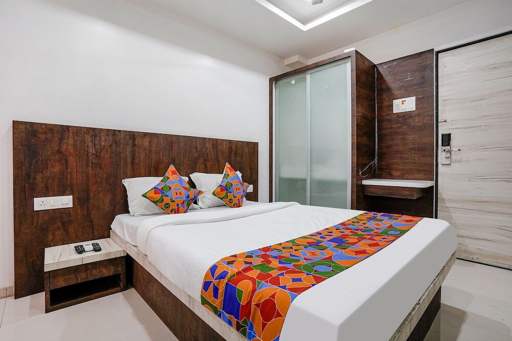 Тхане: Fabhotel Krishna Inn