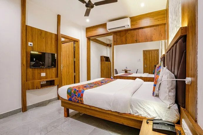 Тхане: Fabhotel Grand Residency