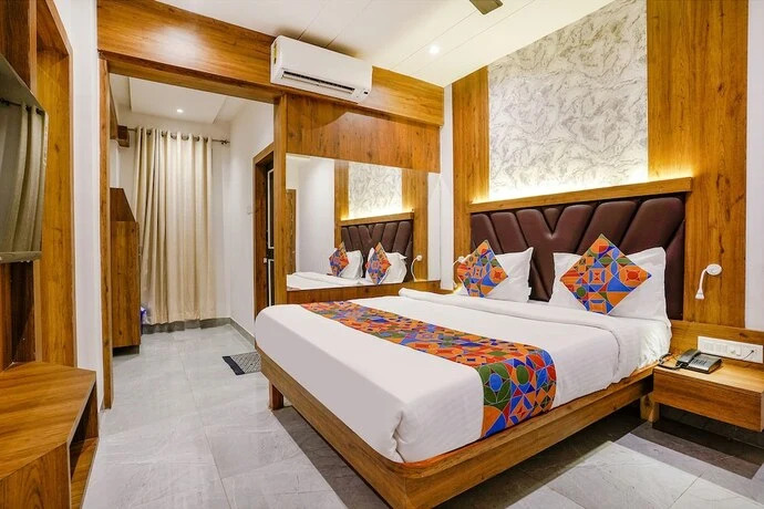Тхане: Fabhotel Grand Residency