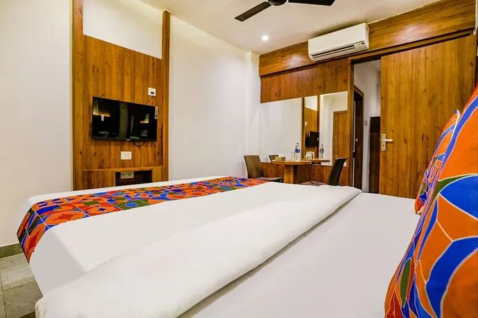 Тхане: Fabhotel Grand Residency