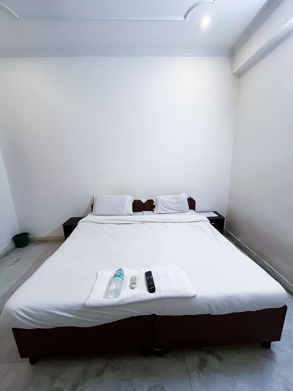 Нойда: Roomshala 117 Shubham residency