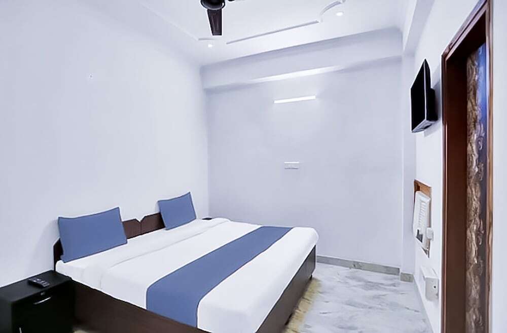 Нойда: Roomshala 117 Shubham residency