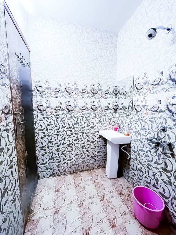 Нойда: Roomshala 117 Shubham residency