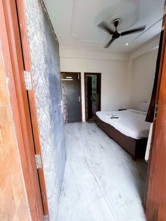 Нойда: Roomshala 117 Shubham residency