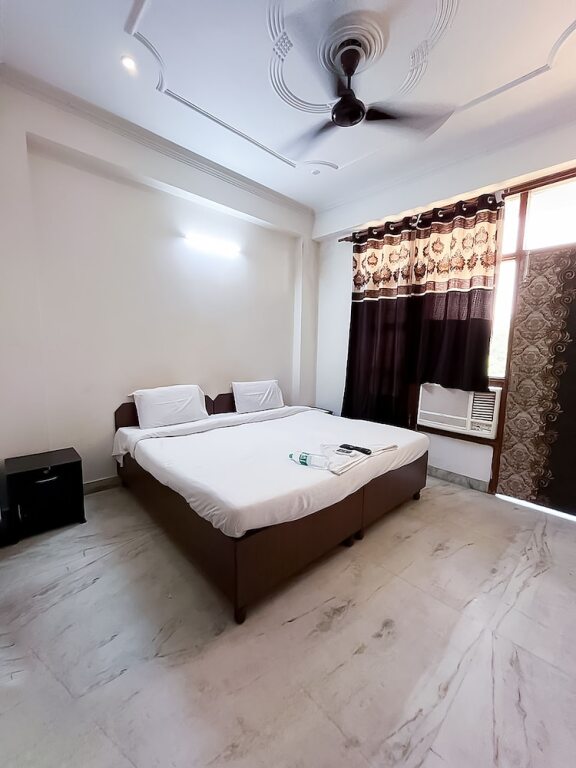 Нойда: Roomshala 117 Shubham residency