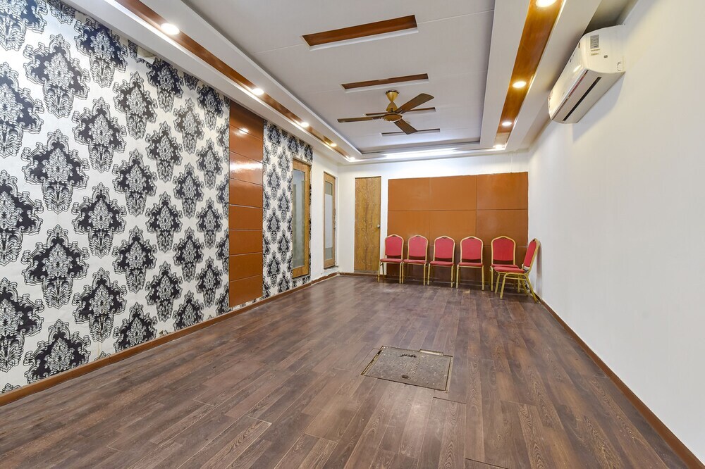 Ахмедабад: Fabhotel Crystal Inn Ii
