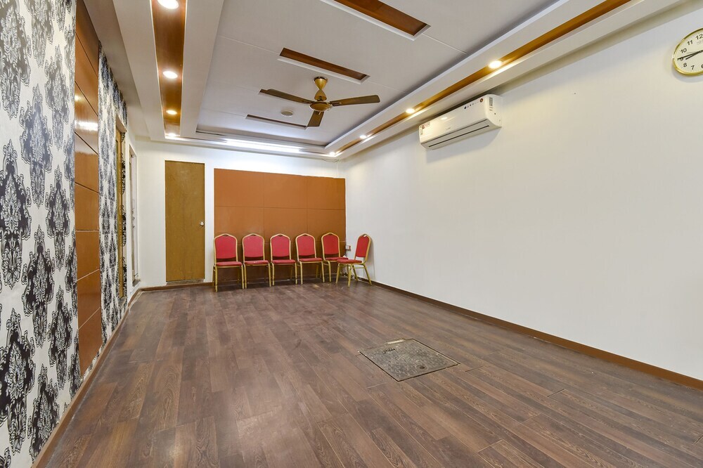 Ахмедабад: Fabhotel Crystal Inn Ii