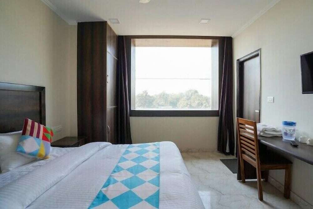 Фаридабад: Hotel Midtown