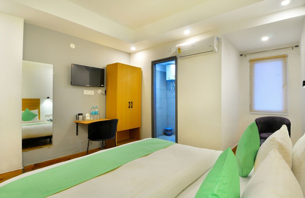 Нойда: Hotel Red York