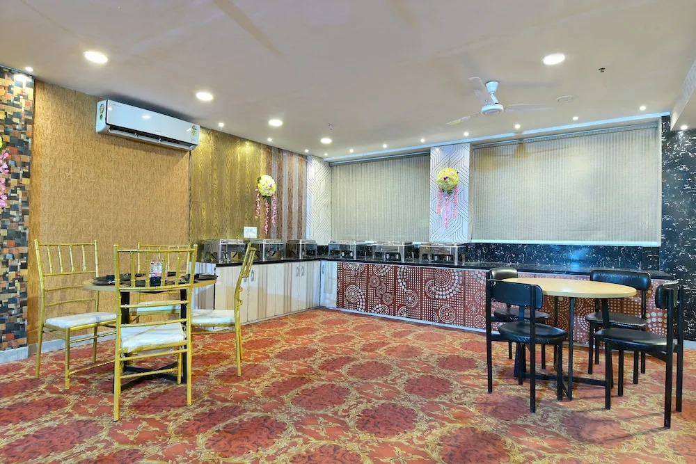 Нойда: Hotel Red York